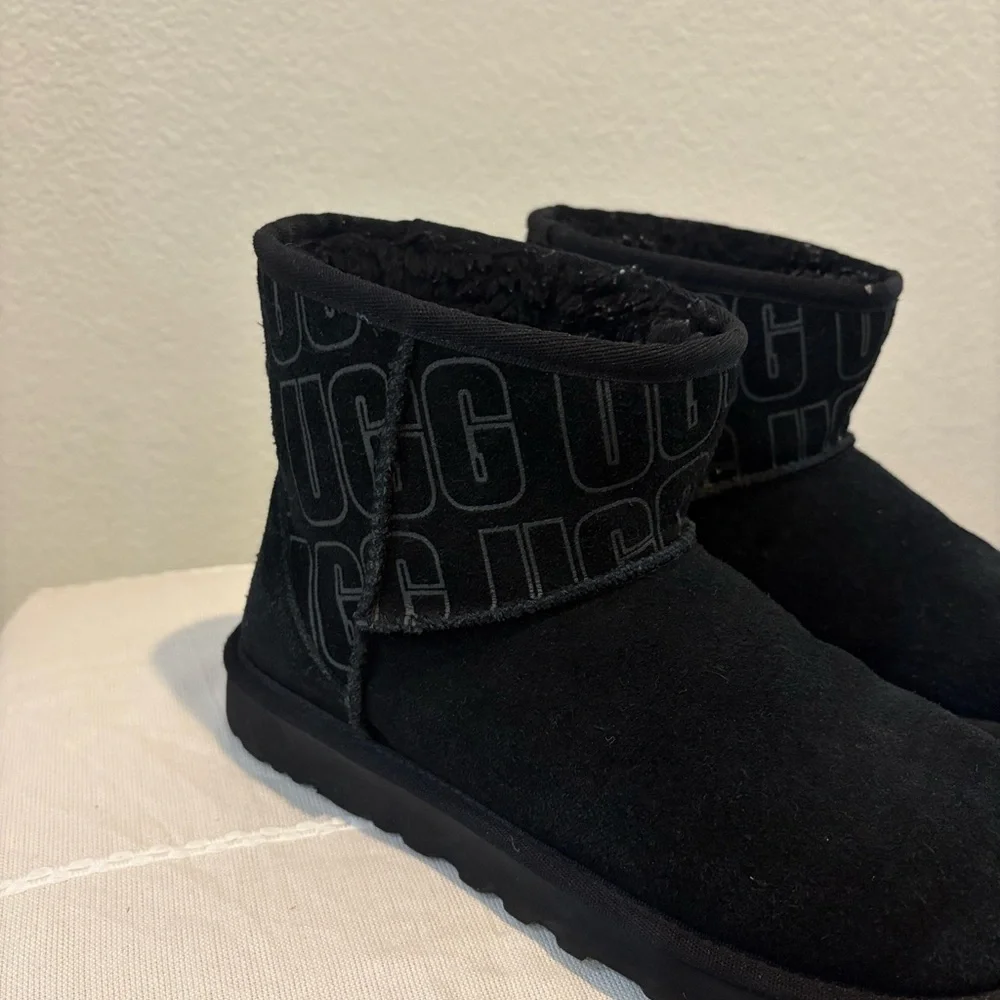 UGG Classic‎ Mini II Ugg Logo graphic boots in black suede